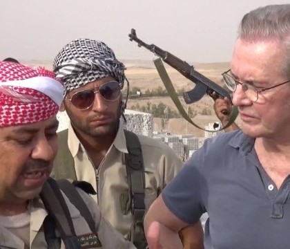 In inima terorii. Marturiile primului jurnalist occidental caruia i s-a permis sa ajunga in spatele liniilor ISIS In inima terorii. Marturiile primului jurnalist occidental caruia i s-a permis sa ajunga in spatele liniilor ISIS