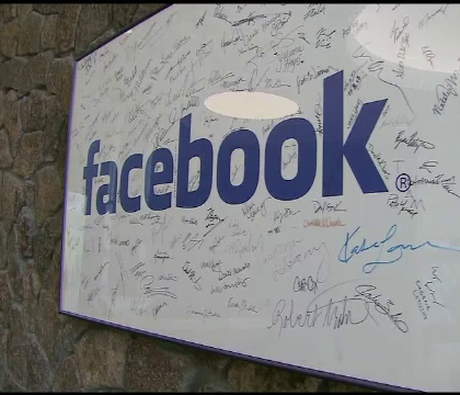"Imaginea poate contine: oameni, zambete, soare". Functia introdusa marti de Facebook pentru cei nevazatori - VIDEO