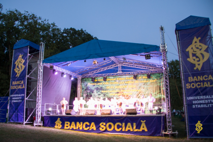 (P) BANCA SOCIALA a fost sponsor general al primului in tara festival etnofolcloric " La mijloc de codru des"