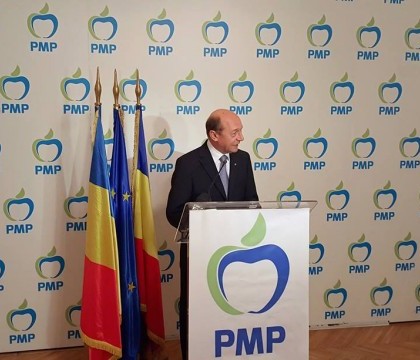 Mesajul lui Basescu: "Atunci voi intra si eu in competitie, doar pentru a-ti administra o bataie electorala sora cu moartea" Mesajul lui Basescu: "Atunci voi intra si eu in competitie, doar pentru a-ti administra o bataie electorala sora cu moartea"