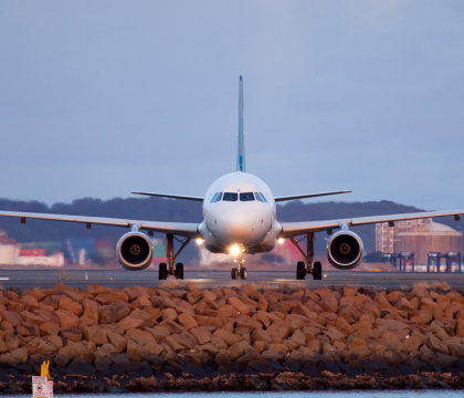 Un avion al Cathay Pacific a aterizat de urgenta, dupa ce un bebelus a murit la bord. Ce au descoperit medicii Un avion al Cathay Pacific a aterizat de urgenta, dupa ce un bebelus a murit la bord. Ce au descoperit medicii