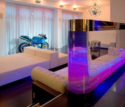 Isi vinde casa pentru 25.000.000 de dolari, insa nimeni nu a avut bani sa o cumpere. Cui apartine locuinta Isi vinde casa pentru 25.000.000 de dolari, insa nimeni nu a avut bani sa o cumpere. Cui apartine locuinta