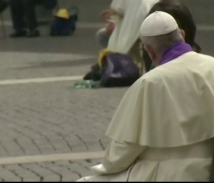 Papa Francisc, sesiune de confesiuni chiar in fata Bazilicii San Pietro. Ce eveniment inedit a pregatit pentru adolescenti