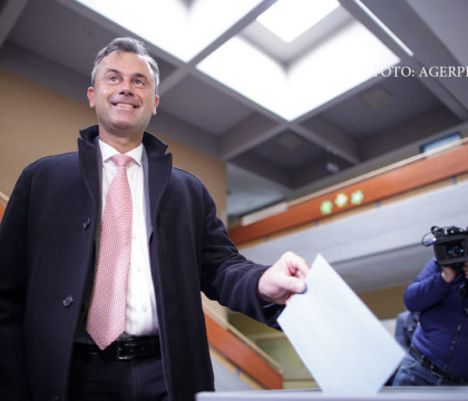 Viitorul presedinte al Austriei ar putea fi un extremist ce nu pleaca de acasa fara pistol. A castigat deja primul tur Viitorul presedinte al Austriei ar putea fi un extremist ce nu pleaca de acasa fara pistol. A castigat deja primul tur
