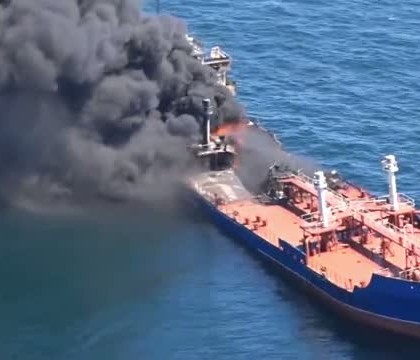 Un petrolier rus a luat foc in Marea Caspica. O persoana si-a pierdut viata in urma incediului Un petrolier rus a luat foc in Marea Caspica. O persoana si-a pierdut viata in urma incediului
