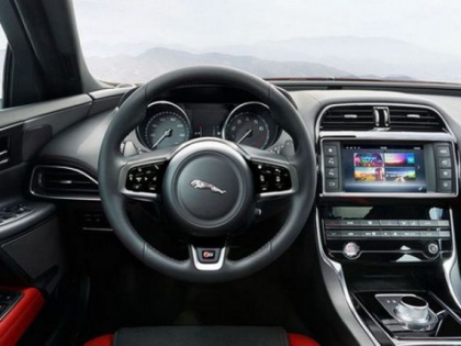Cel mai ieftin Jaguar din istorie. Sedanul de lux cu care britanicii baga frica in Audi, BMW si Mercedes. GALERIE FOTO
