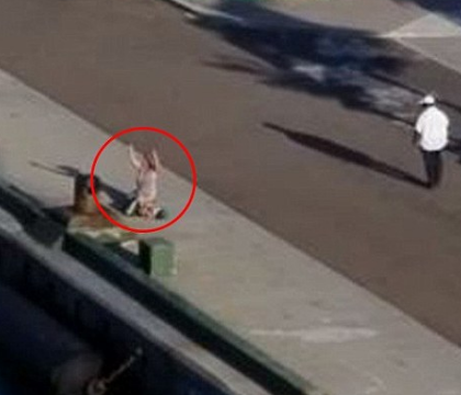 Momentul in care o mama isi da seama ca a pierdut vasul de croaziera, dupa ce copiii ei s-au imbarcat deja - VIDEO Momentul in care o mama isi da seama ca a pierdut vasul de croaziera, dupa ce copiii ei s-au imbarcat deja - VIDEO