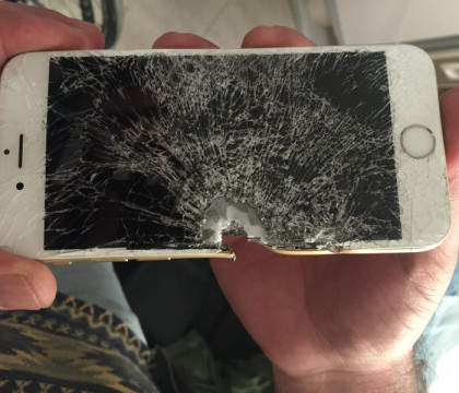 iPhone-ul i-a salvat viata unui soldat turc. A supravietuit unei rani care putea fi mortala - FOTO