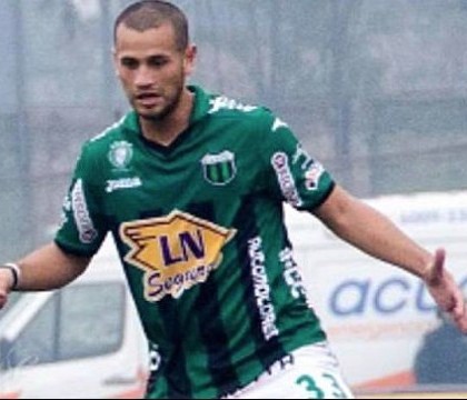Fotbalist impuscat in fata casei sale, in timp ce isi proteja familia de hoti. Totul a fost filmat de camere - VIDEO