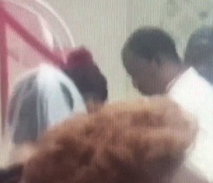 "De asta ai plecat azi-dimineata din casa mea?" Momentul in care amanta intra in biserica in timp ce barbatul se casatoreste