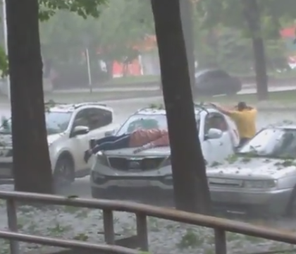 Cum isi apara rusii masinile de grindina. Imaginile care fac inconjurul internetului. VIDEO Cum isi apara rusii masinile de grindina. Imaginile care fac inconjurul internetului. VIDEO