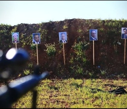Ancheta dupa filmul jihadist in care doi copii francezi executa prizonieri. Se antreneaza impuscand poze cu Obama si Putin Ancheta dupa filmul jihadist in care doi copii francezi executa prizonieri. Se antreneaza impuscand poze cu Obama si Putin