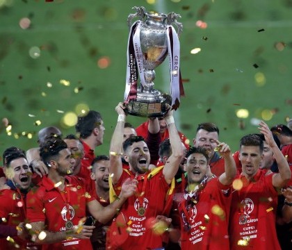Finala Cupei Romaniei. Reactii dupa victoria lui CFR Cluj la penalty-uri: "Vom trimite trofeul in Camerun, acasa la Ekeng" Finala Cupei Romaniei. Reactii dupa victoria lui CFR Cluj la penalty-uri: "Vom trimite trofeul in Camerun, acasa la Ekeng"