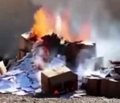 Jihadistii i-au dat foc unei fetite crestine, iar micuta a murit chiar in bratele mamei. Care au fost ultimele cuvinte Jihadistii i-au dat foc unei fetite crestine, iar micuta a murit chiar in bratele mamei. Care au fost ultimele cuvinte