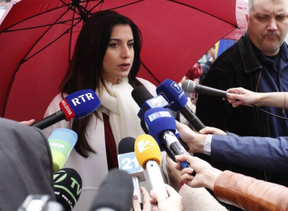 Jasmin, sotia lui Ilan Sor este prezenta la judecatoria Buiucani - FOTO Jasmin, sotia lui Ilan Sor este prezenta la judecatoria Buiucani - FOTO