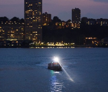 O persoana a murit dupa ce un avion de mici dimensiuni s-a prabusit in fluviul Hudson la New York - VIDEO