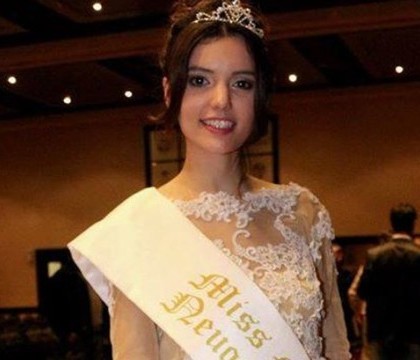 I s-a retras coroana si titlul de "miss" pentru ca are copil. "M-au chemat luni si mi-au spus ca este vorba de o greseala" - FOTO I s-a retras coroana si titlul de "miss" pentru ca are copil. "M-au chemat luni si mi-au spus ca este vorba de o greseala" - FOTO