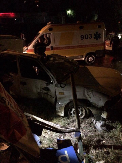 VIDEO. GRAV accident pe strada Muncesti! Un automobil, facut PRAF, iar cei patru pasageri, transportati la spital
