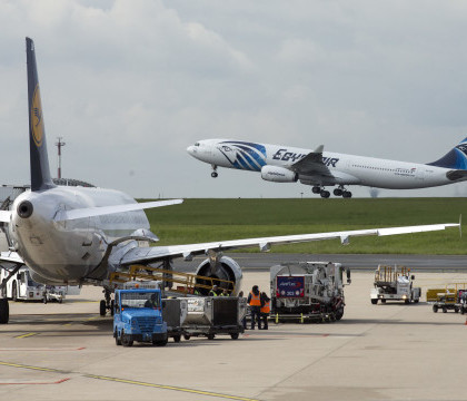 France 3: Airbusul EgyptAir a aterizat de urgenta de cel putin trei ori, cu 24 de ore inainte sa se prabuseasca France 3: Airbusul EgyptAir a aterizat de urgenta de cel putin trei ori, cu 24 de ore inainte sa se prabuseasca