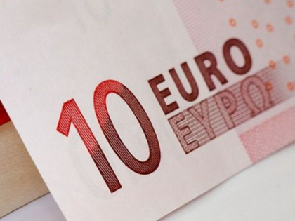 Se schimba banii. Cum arata noile bancnote euro, puse astazi in circulatie