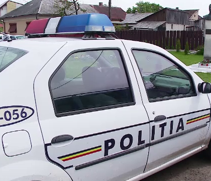 O contrabandista de tigari a trecut cu masina peste un politist care o oprise pentru control. Ce s-a gasit in masina femeii O contrabandista de tigari a trecut cu masina peste un politist care o oprise pentru control. Ce s-a gasit in masina femeii
