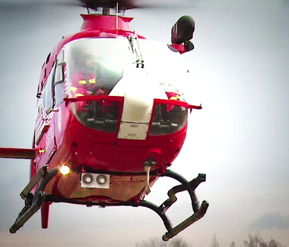 Trupul neinsufletit al pilotului elicopterului SMURD prabusit a ajuns la Bacau. Cele 4 victime vor fi inmormantate duminica Trupul neinsufletit al pilotului elicopterului SMURD prabusit a ajuns la Bacau. Cele 4 victime vor fi inmormantate duminica