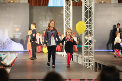 (P) Surprize de la Shopping MallDova, la " Fall in love" Fashion Walk 2014 (P) Surprize de la Shopping MallDova, la " Fall in love" Fashion Walk 2014