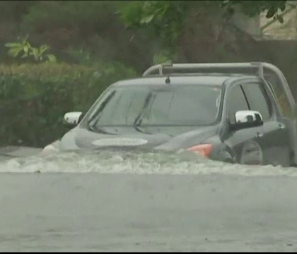 Inundatiile si viiturile au facut ravagii pe coasta de est a Australiei. Sute de oameni au ramas fara locuinte