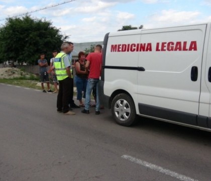 Baiat de 13 ani, accidentat mortal de o ambulanta care transporta un pacient Baiat de 13 ani, accidentat mortal de o ambulanta care transporta un pacient