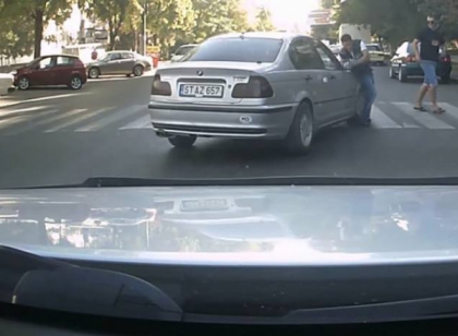 Masina care a lovit un tanar pe zebra din Odesa apartine unei femei din Straseni: Soferul, neidentificat Masina care a lovit un tanar pe zebra din Odesa apartine unei femei din Straseni: Soferul, neidentificat