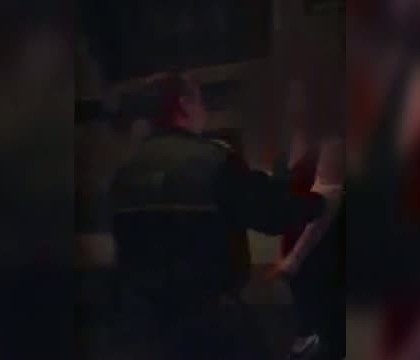 O femeie din Iasi, la un pas de-a fi batuta de patroana unui club, pentru ca a chemat politia din cauza galagiei din local