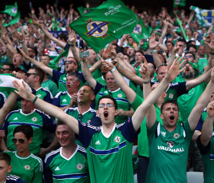 Un suporter al Irlandei de Nord a murit, in Franta, la UEFA EURO 2016. Barbatul era beat si a cazut peste o balustrada Un suporter al Irlandei de Nord a murit, in Franta, la UEFA EURO 2016. Barbatul era beat si a cazut peste o balustrada
