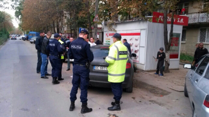 Barbatul stropit cu spray lacrimogen de catre politisti risca sa fie cercetat pentru ULTRAGIEREA oamenilor legii Barbatul stropit cu spray lacrimogen de catre politisti risca sa fie cercetat pentru ULTRAGIEREA oamenilor legii