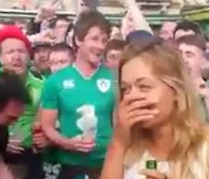 Cum reactioneaza sute de irlandezi la UEFA Euro 2016 atunci cand vad o frantuzoaica blonda. S-au indragostit pe loc Cum reactioneaza sute de irlandezi la UEFA Euro 2016 atunci cand vad o frantuzoaica blonda. S-au indragostit pe loc