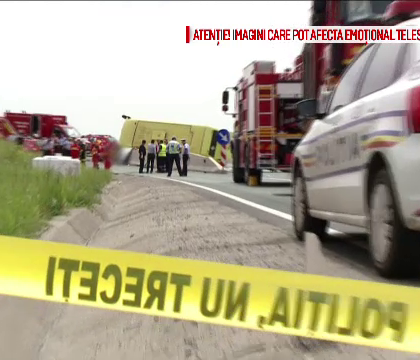 Doi tineri raniti in accidentul de autocar de la Brasov au fost externati. Politia a cerut expertiza tehnica a vehiculului Doi tineri raniti in accidentul de autocar de la Brasov au fost externati. Politia a cerut expertiza tehnica a vehiculului