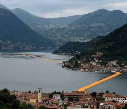 Podul plutitor din Italia a fost inchis dupa numai 5 zile, din cauza turistilor veniti "sa mearga pe apa" Podul plutitor din Italia a fost inchis dupa numai 5 zile, din cauza turistilor veniti "sa mearga pe apa"