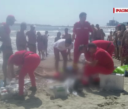 Doi barbati au ajuns in stare grava la spital, dupa ce au fost la un pas sa se inece in mare. Unul a vrut sa faca baie beat Doi barbati au ajuns in stare grava la spital, dupa ce au fost la un pas sa se inece in mare. Unul a vrut sa faca baie beat
