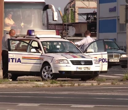 Moarte suspecta a unui barbat de 40 de ani, calcat de o soferita pe DN72. Care sunt ipotezele anchetatorilor Moarte suspecta a unui barbat de 40 de ani, calcat de o soferita pe DN72. Care sunt ipotezele anchetatorilor