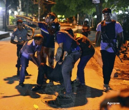 Doliu national in Bangladesh. Detalii cutremuratoare despre victime: "Torturati si ucisi daca nu stiau sa recite din Coran"