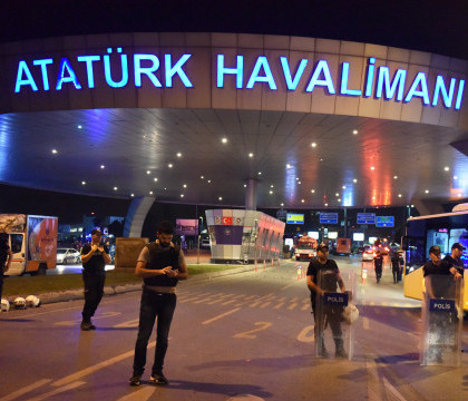 13 persoane inculpate in legatura cu atentatul de pe aeroportul din Istanbul. Cine sunt suspectii