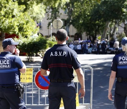 Un suporter englez, sustinator al Islandei, a fost injunghiat la Paris. Ce a facut agresorul imediat dupa atac Un suporter englez, sustinator al Islandei, a fost injunghiat la Paris. Ce a facut agresorul imediat dupa atac