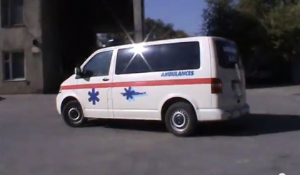 Cu ambulanta dupa materiale de constructii? "6 placi s-au stricat si facem reparatie la medic in cabinet". VIDEO