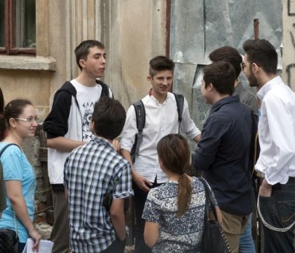 BACALAUREAT 2016. "Perlele" elevilor din Romania la proba de Limba Romana: "Personajul principal e lacom dupa avere si moare de ciuda" "jocurile sunt facute ca sa te enervezi ca nu poti trece un nivel" BACALAUREAT 2016. "Perlele" elevilor din Romania la proba de Limba Romana: "Personajul principal e lacom dupa avere si moare de ciuda" "jocurile sunt facute ca sa te enervezi ca nu poti trece un nivel"