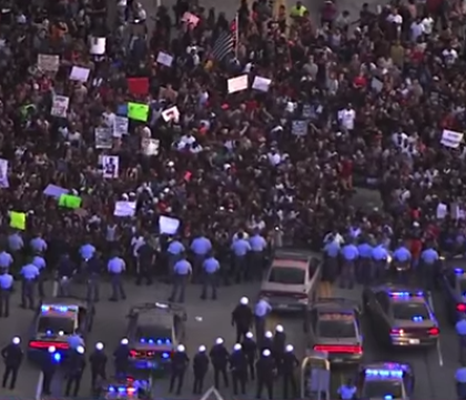 Proteste "Black Lives Matter" in mai multe orase americane. Politistii au folosit gaze lacrimogene: "Fara politie rasista!"