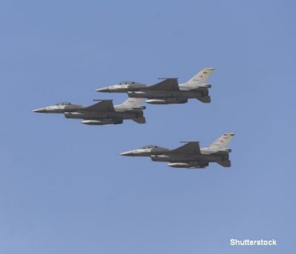 Avionul lui Erdogan, vizat de doua F-16 ale pucistilor in timp ce se intorcea la Istanbul. "Ramane un mister de ce n-au tras"