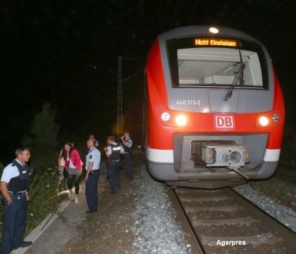 Posibil "atentat islamist" in Germania: un refugiat afgan de 17 ani a atacat cu toporul 18 pasageri ai unui tren Posibil "atentat islamist" in Germania: un refugiat afgan de 17 ani a atacat cu toporul 18 pasageri ai unui tren
