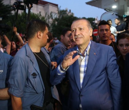 Cine i-ar fi salvat viata lui Erdogan in ziua puciului. I-a spus sa plece din hotel inainte de a fi luat cu asalt de militari Cine i-ar fi salvat viata lui Erdogan in ziua puciului. I-a spus sa plece din hotel inainte de a fi luat cu asalt de militari