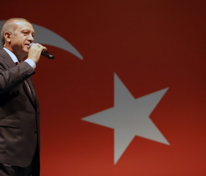 Miting pentru "pedeapsa cu moartea" la Istanbul. De ce nu s-a mai intors Erdogan la Ankara dupa tentativa de lovitura de stat Miting pentru "pedeapsa cu moartea" la Istanbul. De ce nu s-a mai intors Erdogan la Ankara dupa tentativa de lovitura de stat