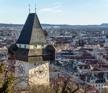 Un roman "inarmat" cu un pistol de jucarie a provocat haos intr-o universitate din Austria. Cinci patrule au intervenit