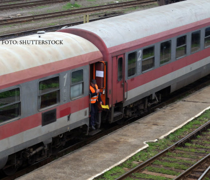 Barbat gasit spanzurat intr-un tren care venea de pe Litoral. "Vagonul mortii" a fost oprit in gara Barbat gasit spanzurat intr-un tren care venea de pe Litoral. "Vagonul mortii" a fost oprit in gara